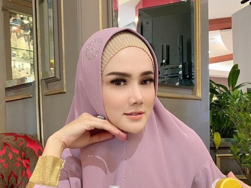 Berhijab karena Pesan Kematian