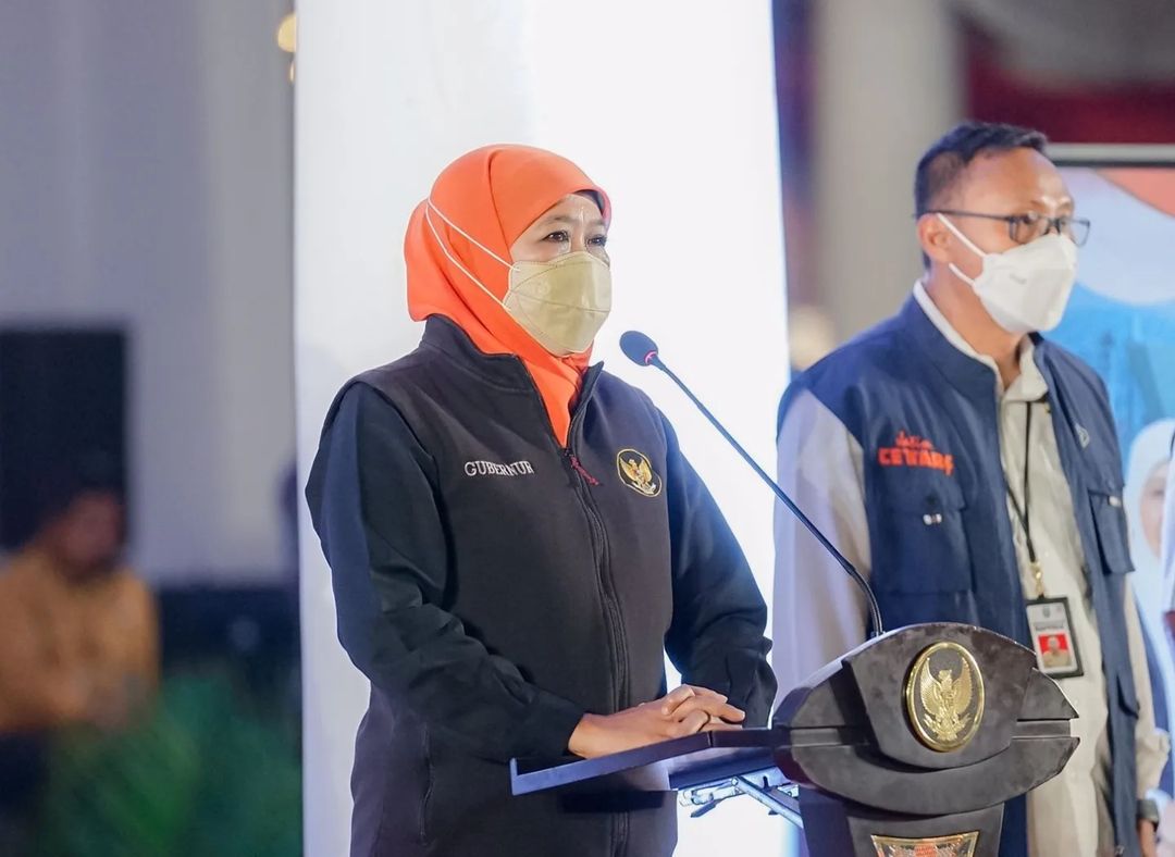 Khofifah Lepas Tim Kesehatan ke Pulau Kangean