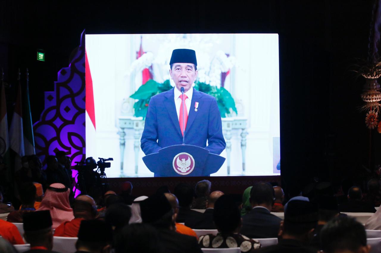 Presiden Joko Widodo (Jokowi) memberikan sambutan dalam pembukaan Forum Agama G20