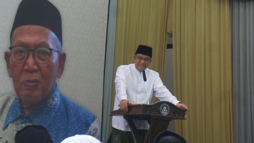 Anies saat menyampaikan sambutannya di Ponpes At Tauhid Sidoresmo Surabaya