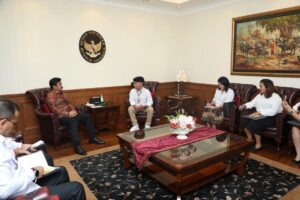 Menko Polhukam dan Staf Khusus Presiden Billy Mambrasar Bahas Percepatan Pembangunan Papua