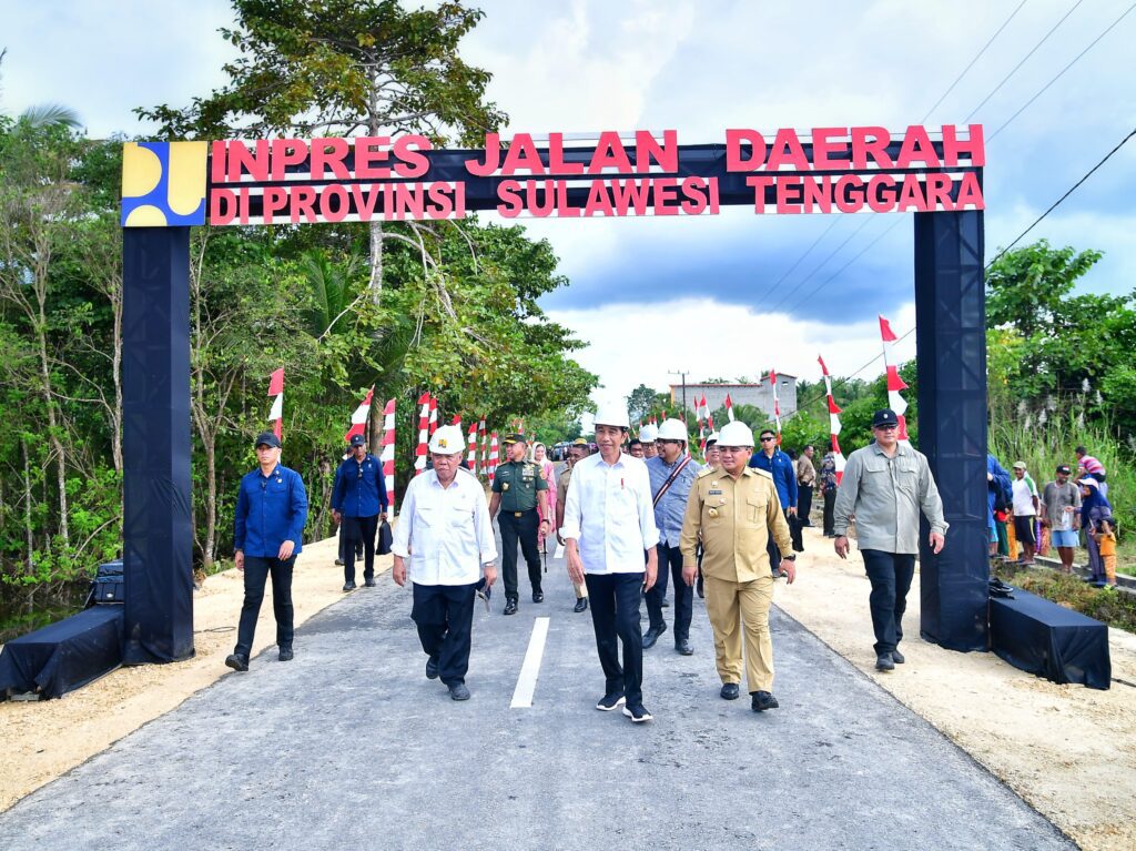 Resmikan Pelaksanaan Inpres Jalan Daerah di Sulawesi Tenggara, Presiden: Percepat Mobilitas Orang dan Logistik