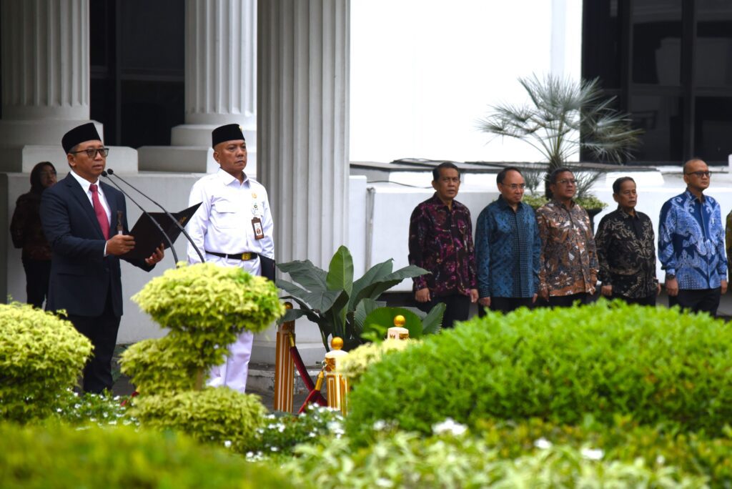 Pejabat dan Pegawai Sekretariat Kabinet Turut Mengikuti Upacara Peringatan Hari Lahir Pancasila Tahun 2024 di Lapangan Upacara Kementerian Sekretariat Negara