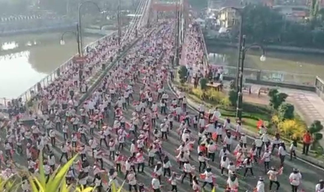 Tari Remo massal di Jembatan Sawunggaling