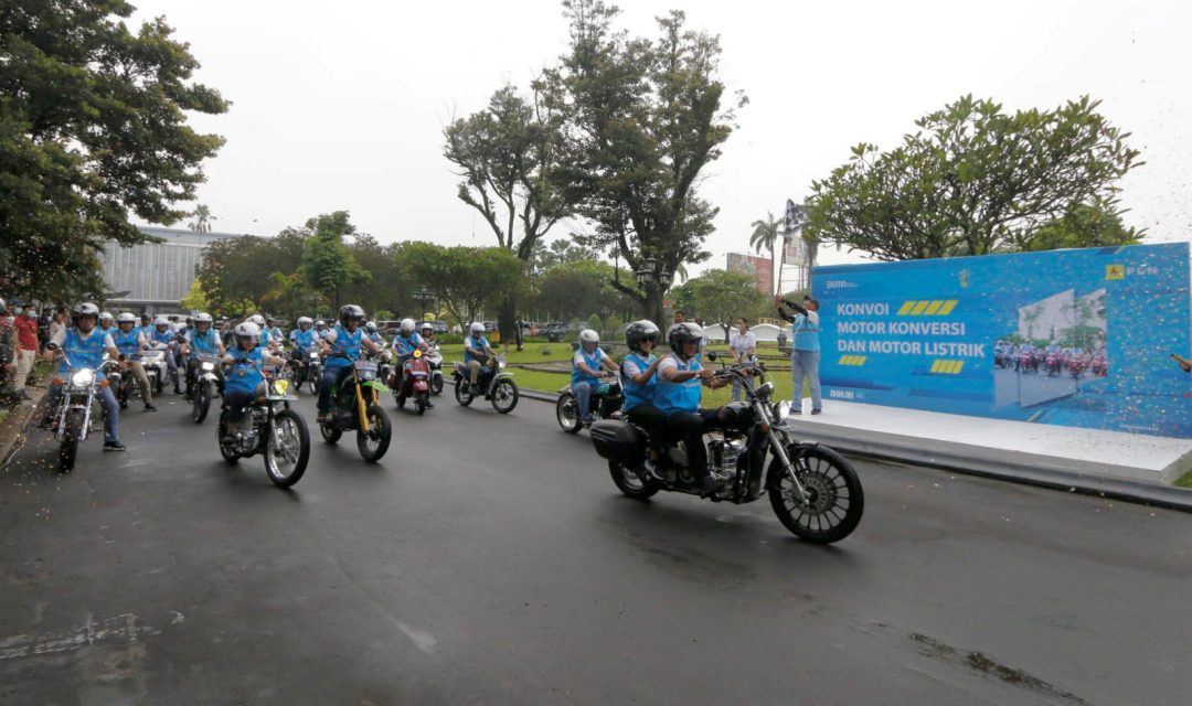 Jajaran PLN Konvoi Motor Listrik di Yogyakarta