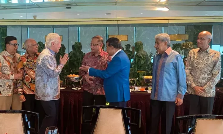 Chairman B-Universe Enggartiasto Lukita melakukan pertemuan ramah tamah dengan Duta Besar India untuk Indonesia dan Timor Leste, Sandeep Chakravorty di MVP Tower, Jakarta, Kamis 31 Agustus 2023. Pertemuan diinisiasi oleh Komisaris Utama Tripiar Multivision Plus Raam Punjabi.Chairman B-Universe Enggartiasto Lukita melakukan pertemuan ramah tamah dengan Duta Besar India untuk Indonesia dan Timor Leste, Sandeep Chakravorty di MVP Tower, Jakarta, Kamis 31 Agustus 2023. Pertemuan diinisiasi oleh Komisaris Utama Tripiar Multivision Plus Raam Punjabi.