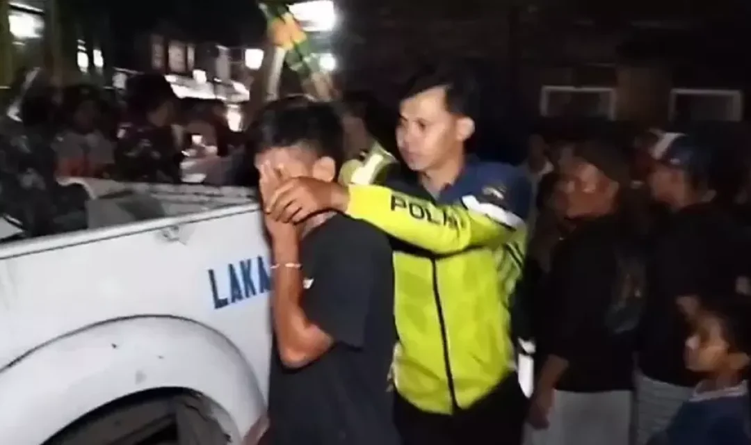 Sepani (35), sopir truk yang menabrak satu keluarga di Sukabumi, ngotot mengaku tidak sedang mengantuk saat kecelakaan. (Tangkapan Layar/Beritasatu.com)