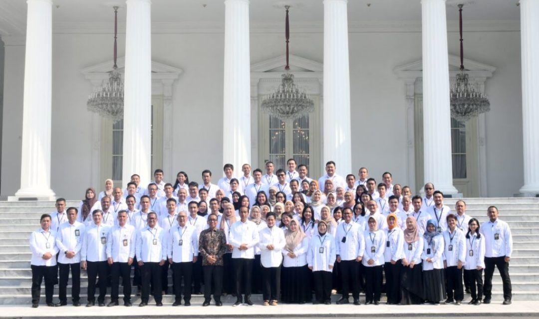 Jelang Purnatugas, Presiden Jokowi dan Ibu Iriana Pamitan dengan Keluarga Besar Istana