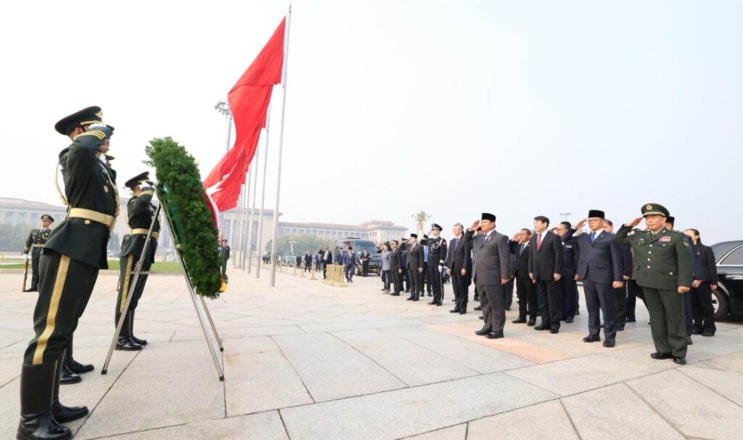 Presiden Prabowo Kunjungi Monumen Pahlawan Rakyat di Beijing