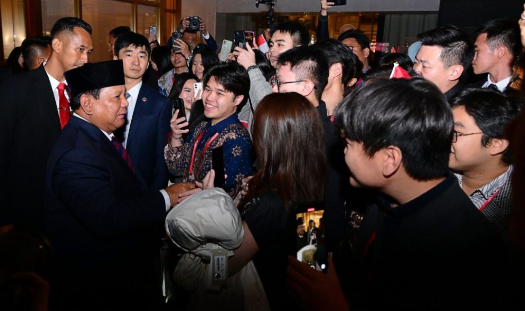 Presiden Prabowo Disambut Hangat Mahasiswa dan Warga di Beijing