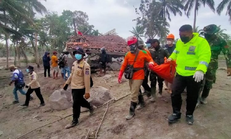 3-jenazah-korban-erupsi-semeru-ditemukan-di-kampung-renteng-2_169