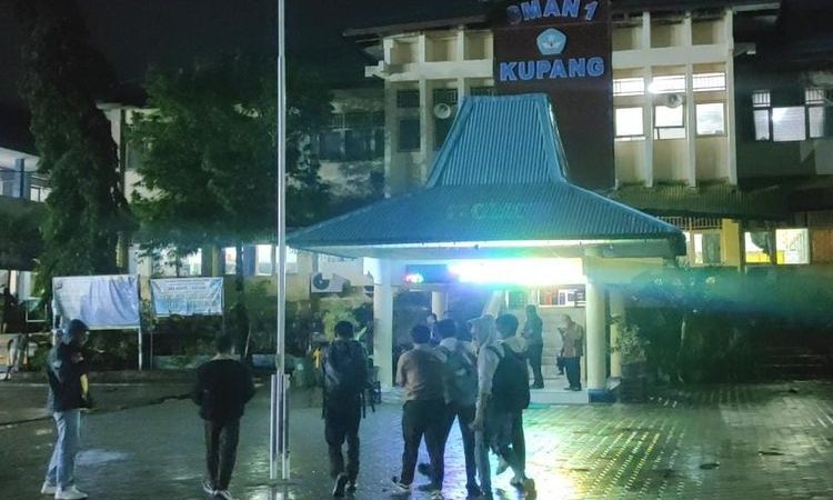 Pemerintah NTT mencabut kebijakan sekolah masuk jam 5.30 pagi. (Foto: Kompas)