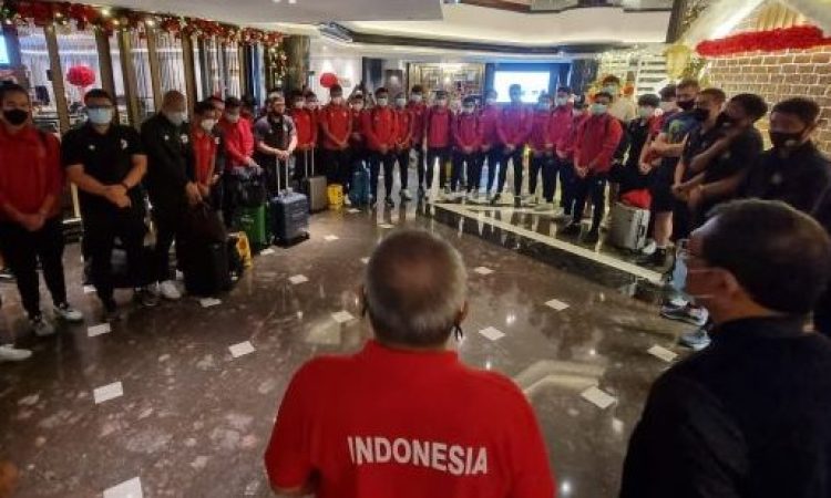 95412-duta-besar-indonesia-untuk-singapura-suryopratomo-lepas-kepulangan-timnas-indonesia