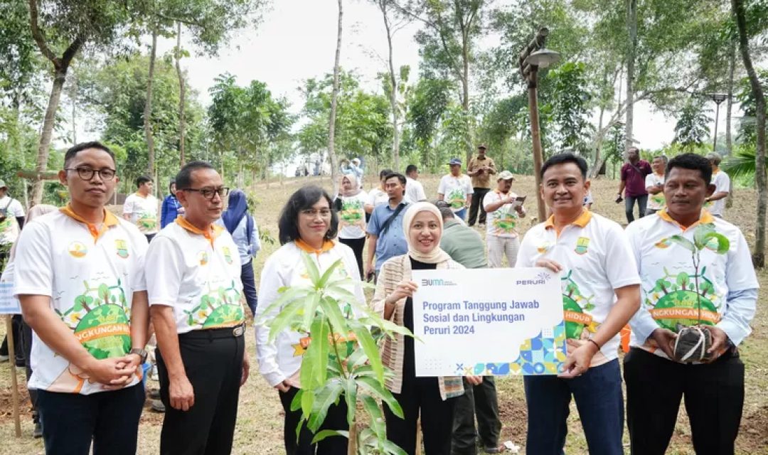 Bantuan-335-Bibit-Pohon-PERURI_Foto1-306529586.jpeg