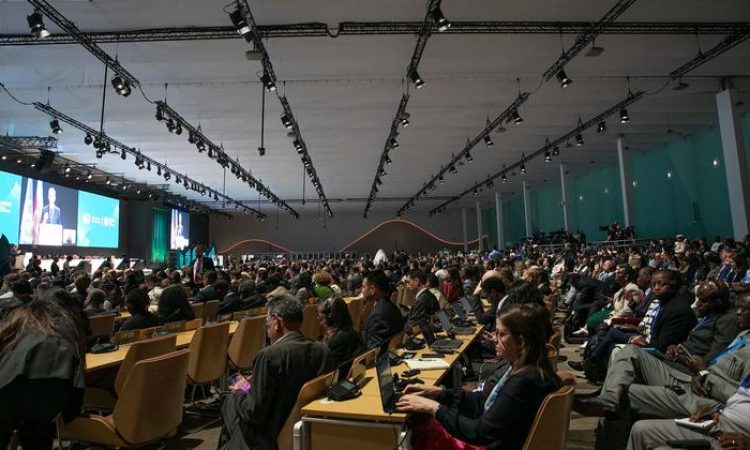 COP29-menyetujui-kesepakatan-iklim-senilai-300-miliar-untuk-negara-negara-berkembang.jpg