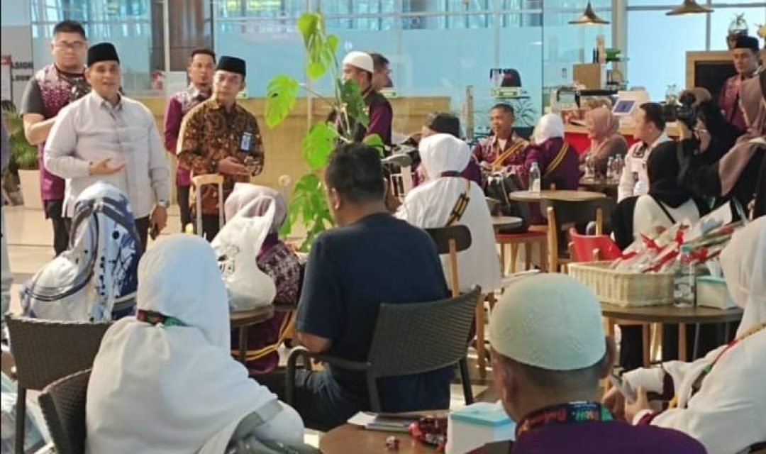 Ditjen Lepas Keberangkatan Jamaah Haji Khusus Asal Riau dan Sumbar