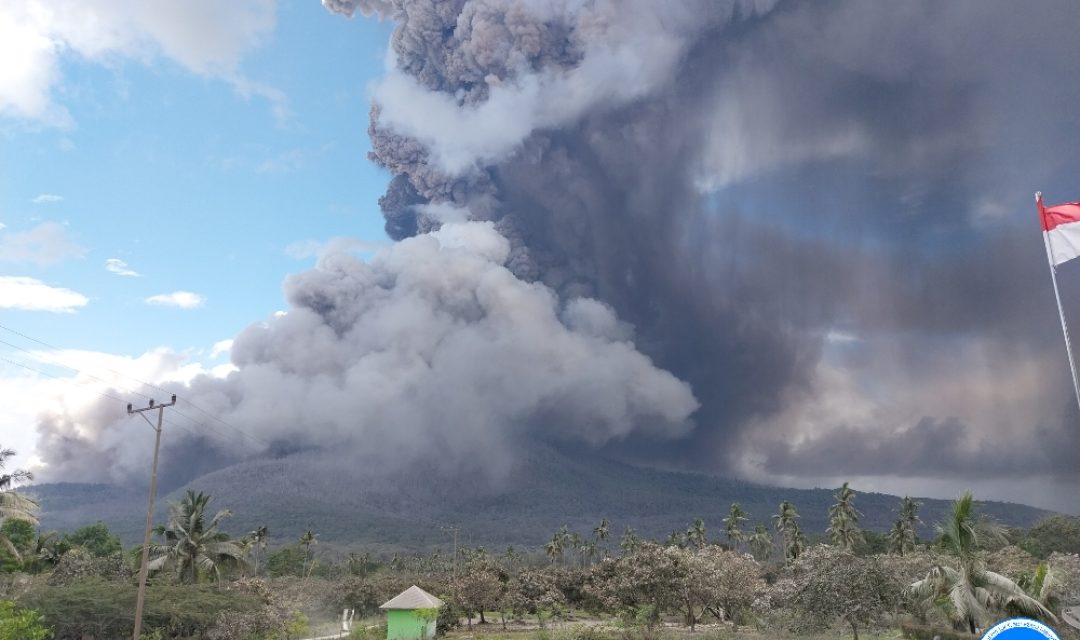 Foto_Erupsi_Gunung_Lewotobi_Laki-laki