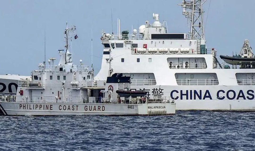 Kapal penjaga pantai Filipina dan China hampir tabrakan di Laut China Selatan (Foto: Detik.com)