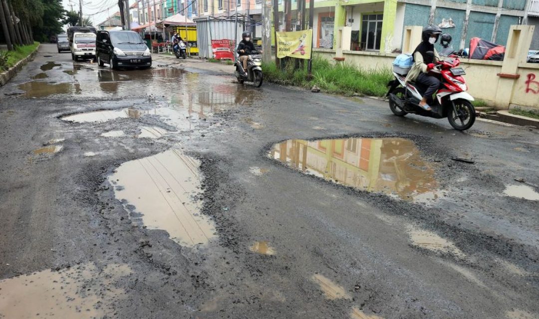 Ilustrasi jalan rusak. (Foto: Suara.com)