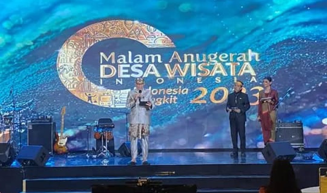 Menparekraf Sandiaga Uno mengumumkan juara Anugerah Desa Wisata 2023 di Taman Mini Indonesia Indah (TMII), Minggu, 27 Agustus 2023. (Foto: Beritasatu)