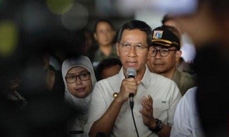 Pj Gubernur DKI Jakarta Heru Budi membentuk satgas penanganan polusi udara yang diisi pejabat internal Pemprov DKI. Wali kota ikut terlibat. (cnnindonesia.com)