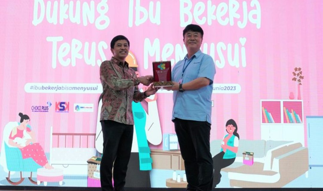 Wakil Menteri Kesehatan (Wamenkes) RI Prof. Dante Saksono Harbuwono (kiri) saat menghadiri agenda talkshow Puncak Pekan ASI sedunia 2023, di Jakarta, Senin (4/9/2023). (Foto: Kemenkes).