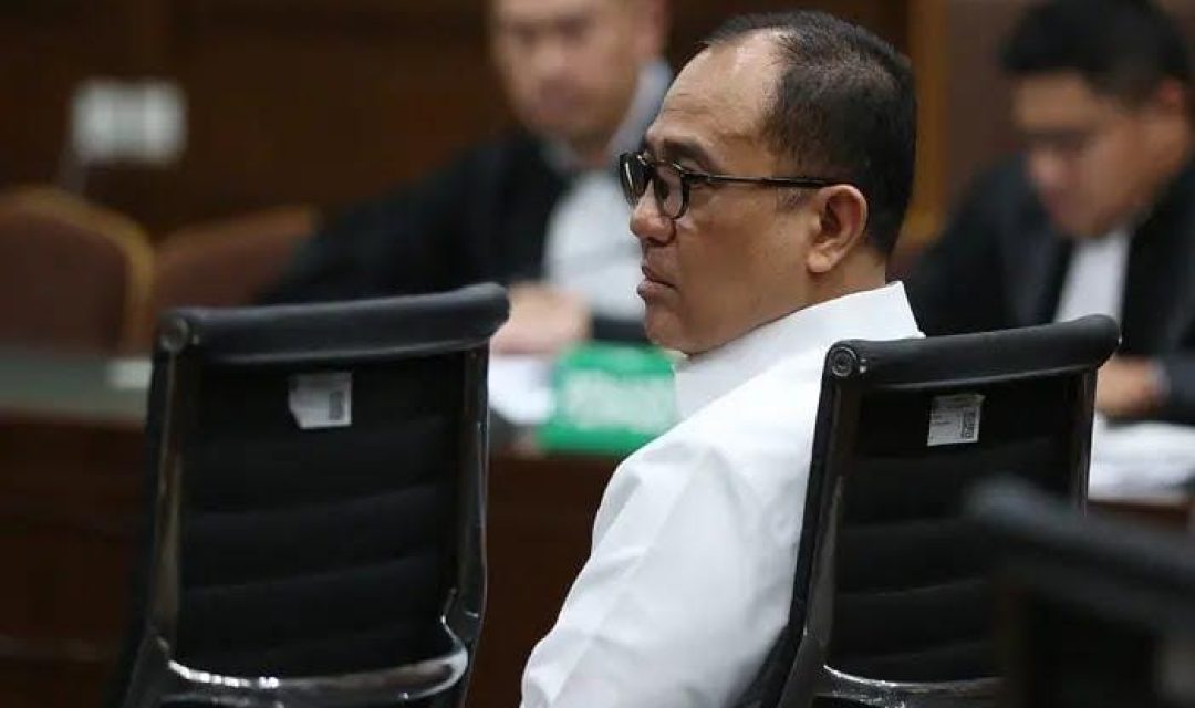 Jaksa penuntut umum KPK mendakwa Rafael Alun menerima gratifikasi Rp16,6 miliar dan TPPU mencapai Rp100 miliar saat bertugas di Ditjen Pajak. (Liputan6.com)