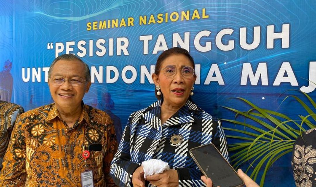 Mantan Menteri Kelautan dan Perikanan, Susi Pudjiastuti usai menjadi pembicara dalam seminar nasional di Kantor Kemenko PMK, Jakarta Pusat, Rabu (13/9/2023). (kompas.com)