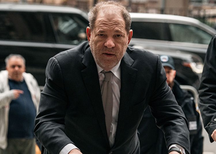 Harvey Weinstein: Foto Produser Hollywood yang Dipermalukan