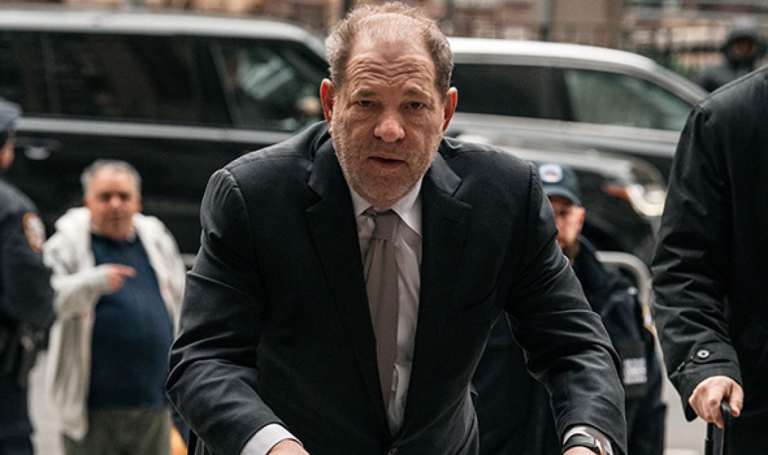 Harvey Weinstein: Foto Produser Hollywood yang Dipermalukan