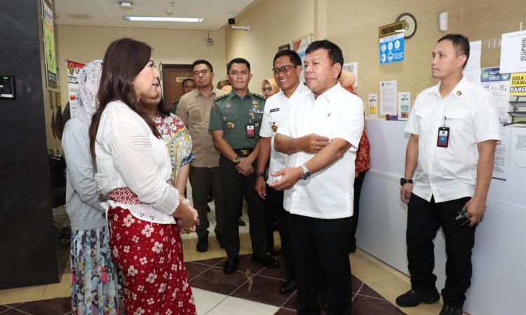 Dalam Rangka Hari Anak Nasional, Wamenhan RI M. Herindra Menerima Kunjungan Komisi I DPR RI ke Fasilitas Ruang Laktasi dan Tempat Bermain Anak di Kemhan