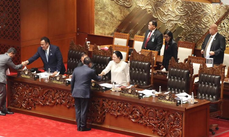 Wamenhan M. Herindra Hadiri Rapat Paripurna DPR RI