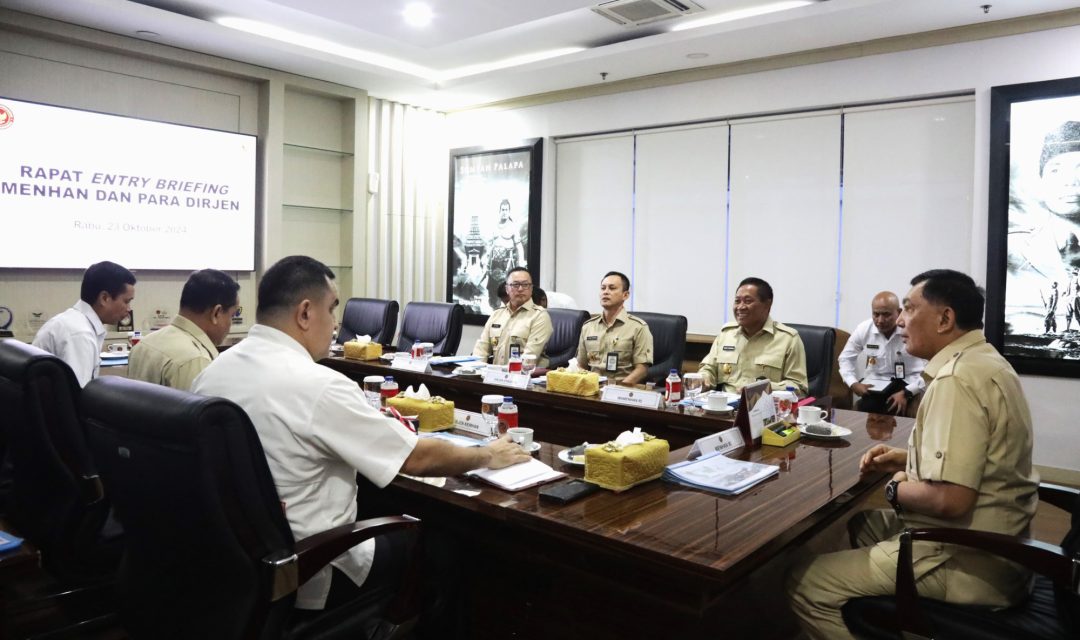 Menhan Sjafrie Pimpin Rapat Entry Briefing Bersama Pejabat Eselon I Kemhan