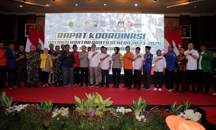 Wali Kota Eri Cahyadi bersama Forkopimda dan perwakilan parpol sepakat deklarasi pemilu damai 2024.