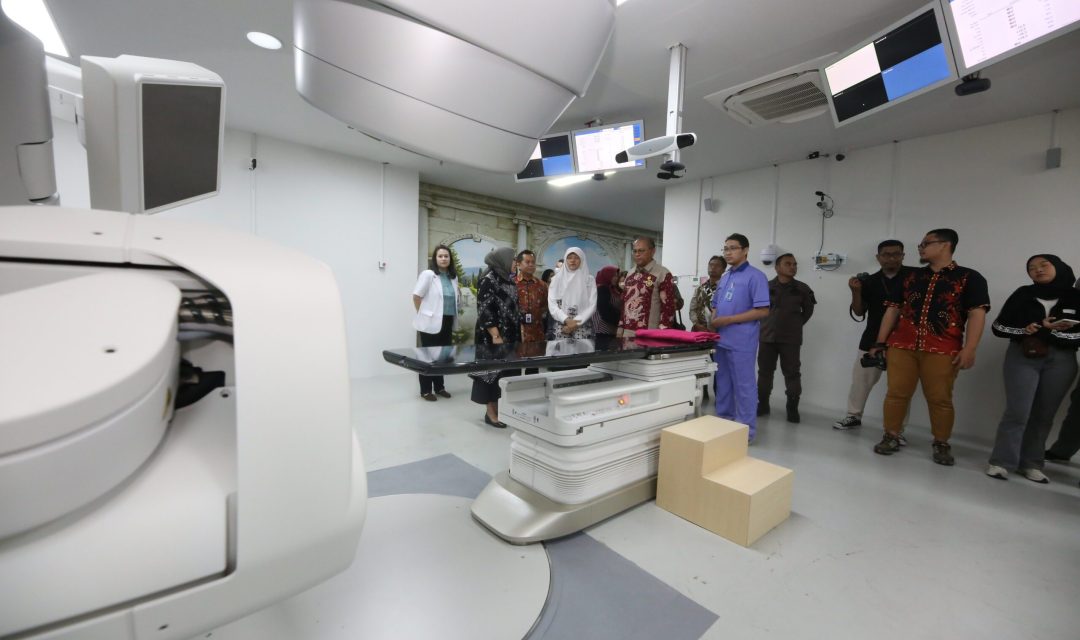 PELAYANAN BARU: RSUD dr Soewandhie memperlihatkan Oncology Center untuk memperluas pelayanan kanker.