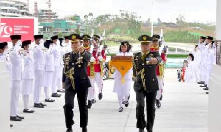 Kirab Duplikat Bendera Merah Putih dan Teks Proklamasi Tiba di Istana Negara IKN