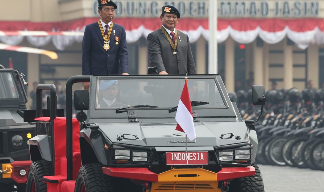 Menhan Prabowo Dampingi Presiden Jokowi Terima Medali “Loka Praja Samrakshana”