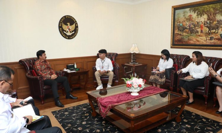 Menko Polhukam dan Staf Khusus Presiden Billy Mambrasar Bahas Percepatan Pembangunan Papua