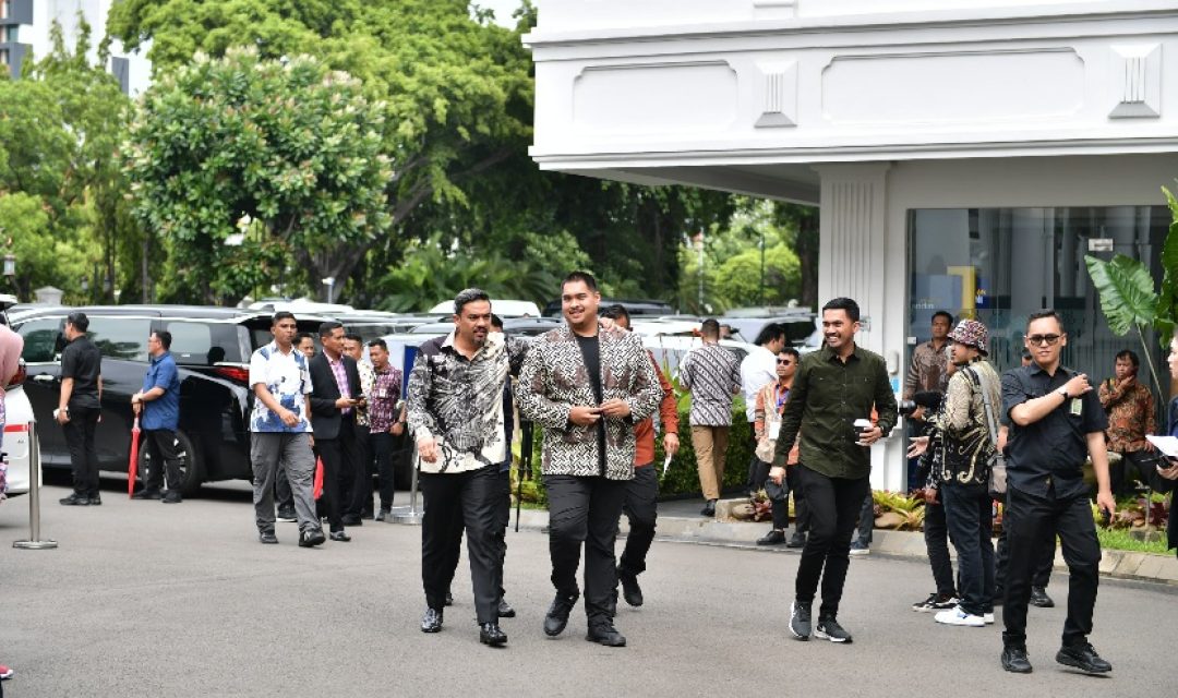 Menpora-Dito-Hadiri-Penyerahan-DIPA-dan-TKD-2025-Oleh-Presiden.jpg