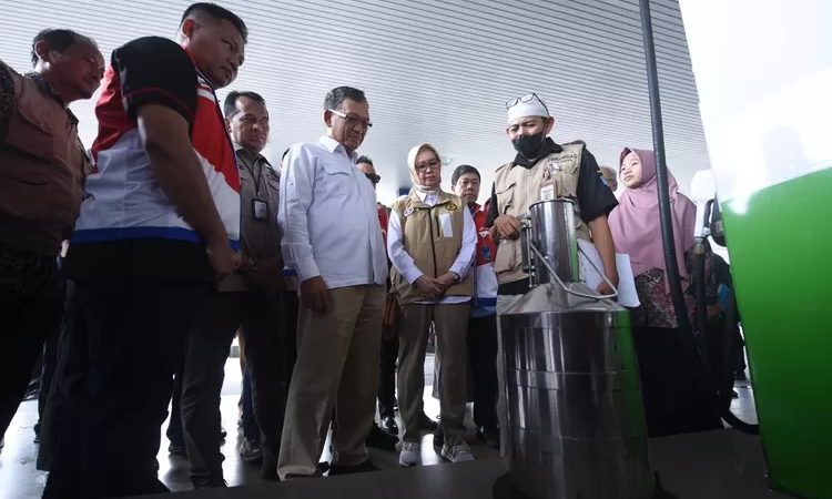 Menteri-ESDM-Tinjau-Kesiapan-Pertamina-Surabaya-Sambut-Libur-Idulfitri-1-2520967039.jpeg