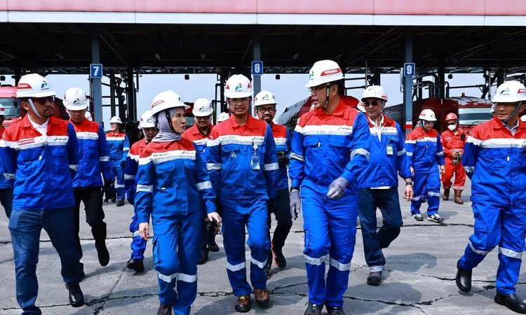 Pastikan-Keamanan-Pasokan-Energi-Komut-dan-Dirut-Pertamina-Turun-Langsung-Cek-Kesiapan-di-Lapangan-2-1017597222.jpg