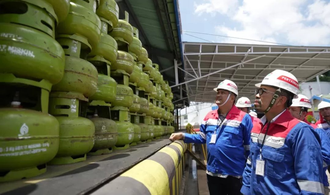 Pertamina-Patra-Niaga-Sulawesi-Bersama-BPH-Migas-Pastikan-Kesiapan-Sarfas-BBM-LPG-Jelang-Idulfitri-1445-H-2-4031562399.jpeg