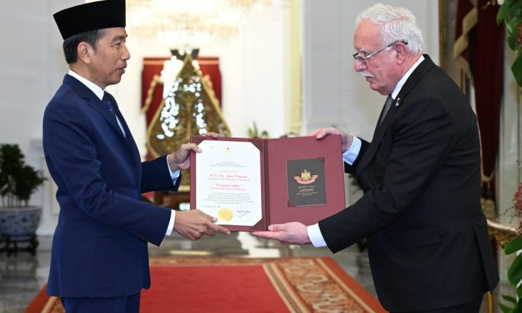 Presiden Jokowi Dianugerahi “Grand Collar Order of the State of Palestine” oleh Presiden Mahmoud Abbas