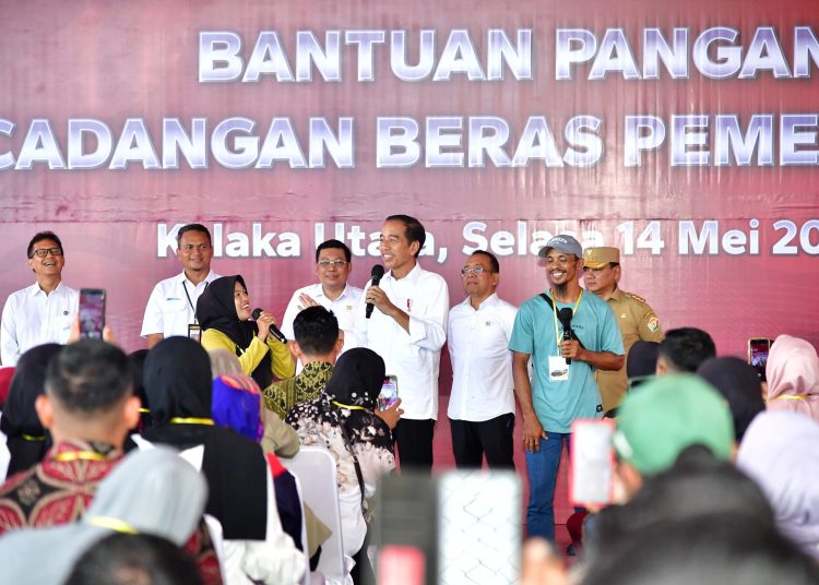 Presiden Jokowi Serahkan Bantuan Pangan bagi Masyarakat di Kolaka Utara
