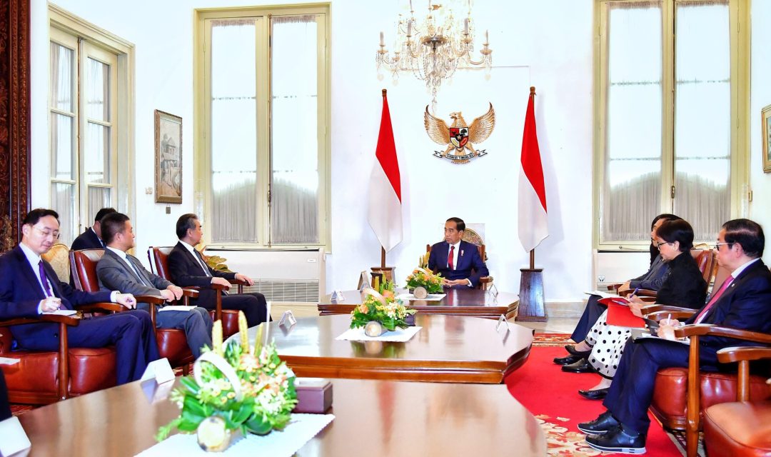 Presiden Jokowi dan Menlu Wang Yi Bahas Kerja Sama Ekonomi dan Situasi Timur Tengah