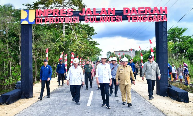 Resmikan Pelaksanaan Inpres Jalan Daerah di Sulawesi Tenggara, Presiden: Percepat Mobilitas Orang dan Logistik