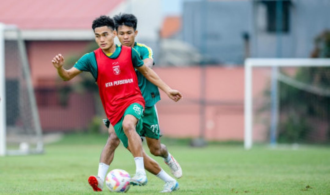 Tata Kembali dari Timnas, Lini belakang Persebaya Kian Kompetitif