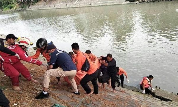 penemuan mayat di pintu air jagir