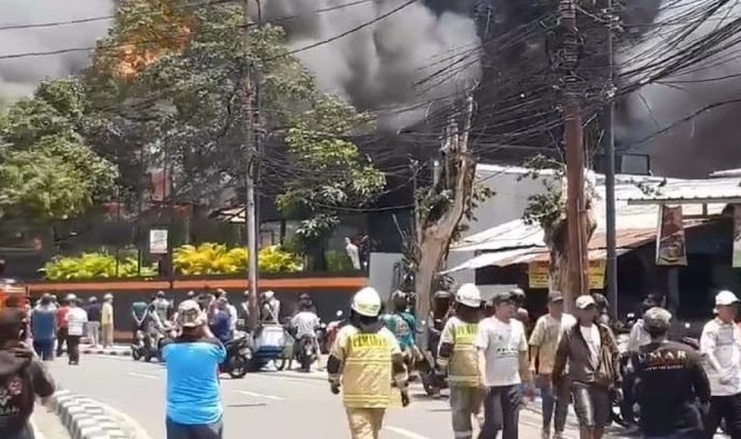 1 meninggal akibat kebakaran rumah di kebayoran lama jakarta (detiknews)