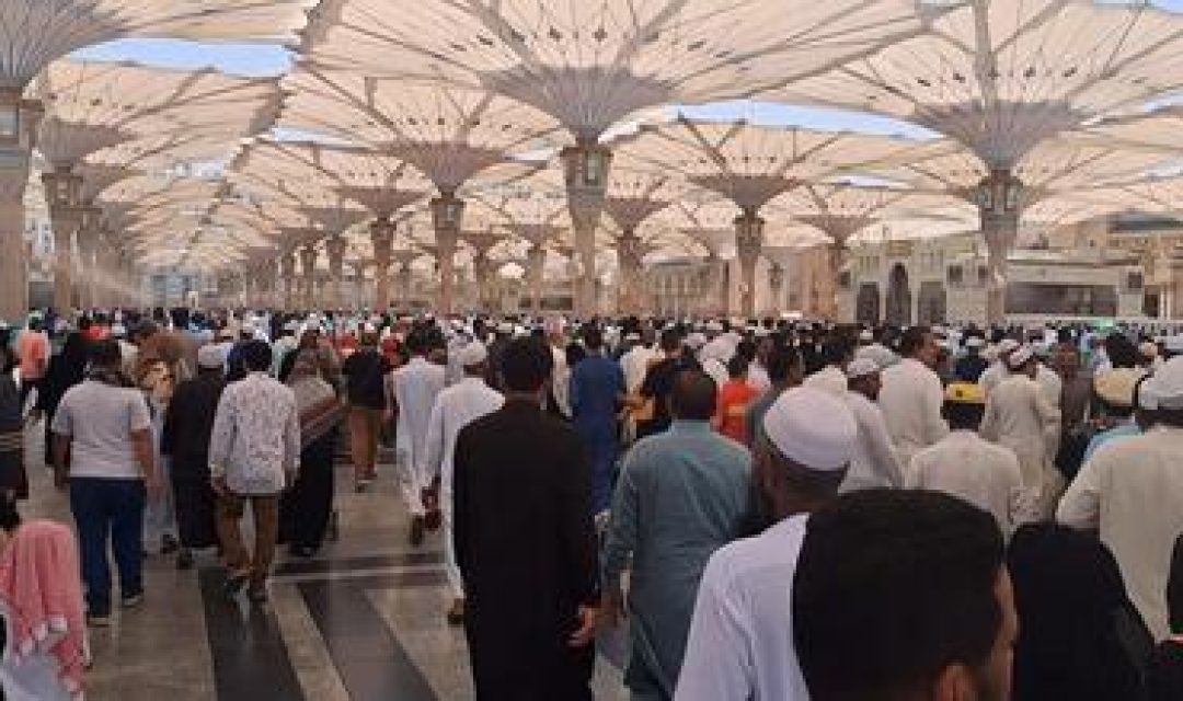 Shalat Jum'at Perdana di Masjid Nabawi (Dok. Liputan6)